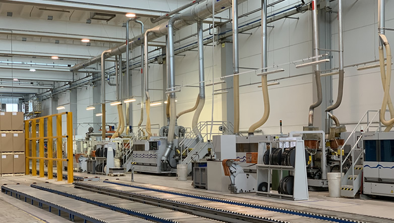 Visita a la planta de aires acondicionado de precisión y pisos técnicos Uniflair de Schneider Electric en Italia